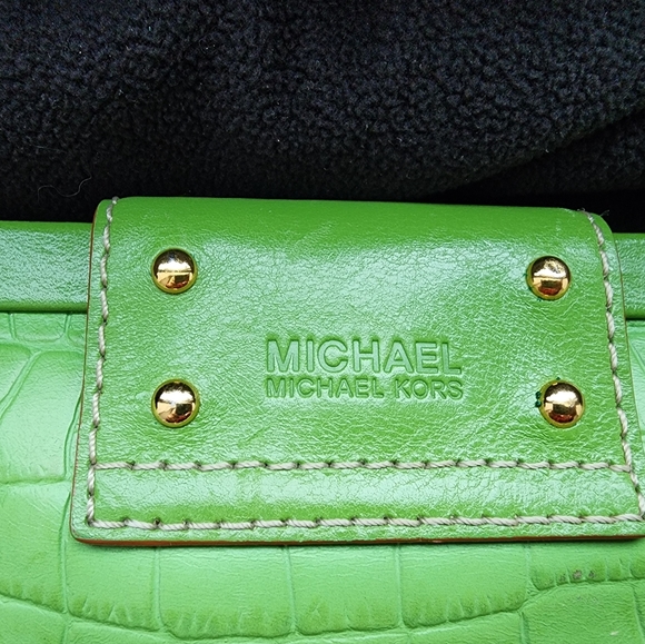Lime Green Purse - read listing - Picture 4 of 16
